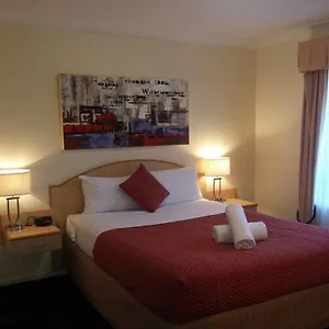 Cotswold Motor 4*, Toowoomba Australia